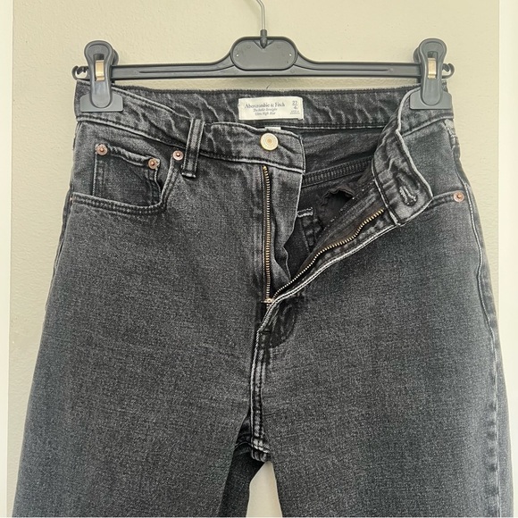 Abercrombie & Fitch Curve Love Ultra High Rise Ankle Straight Jeans - Size 27/4 - Picture 6 of 10